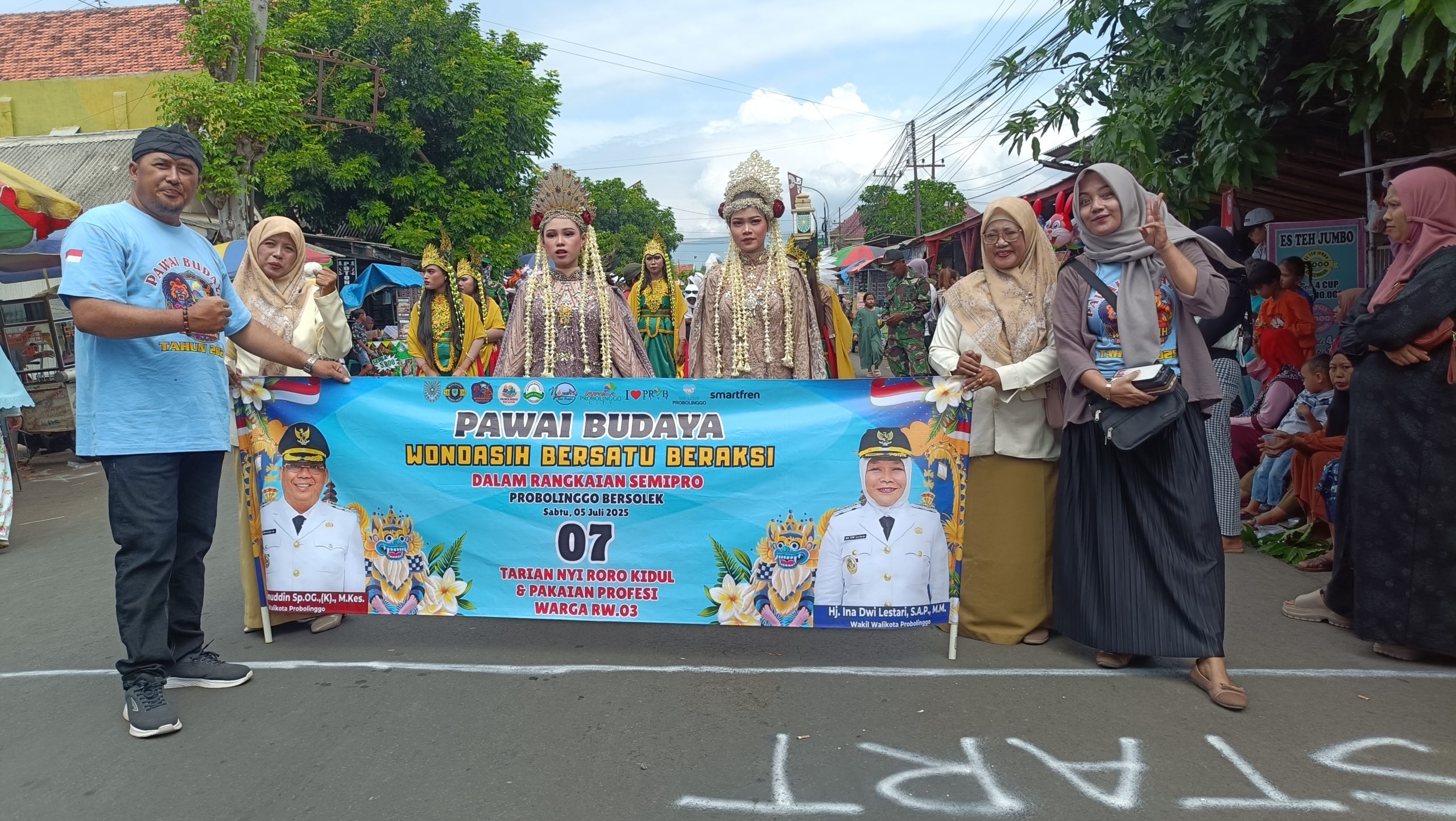 Pawai Budaya Wonoasih Ramaikan Semipro 2025, Warga Tumpah Ruah Saksikan Pawai Perdana
