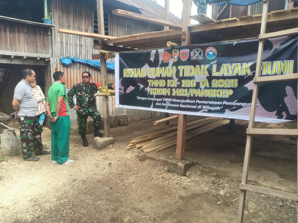 Dandim 1421/Pangkep Terus Meninjau Progres Pembangunan RTLH Satgas TMMD