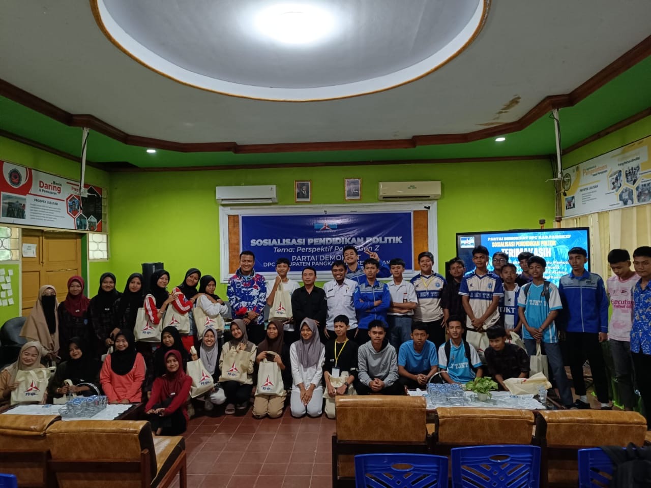 Demokrat Pangkep Gelar Pendidikan Politik Untuk Gen Z di SMKN 1 Pangkep